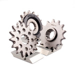 AFAM Steel Standard Front Sprocket 73305 - 520, högkvalitativt framdrev för Husqvarna och KTM motorcyklar. Perfekt för långvarig och effektiv drift.