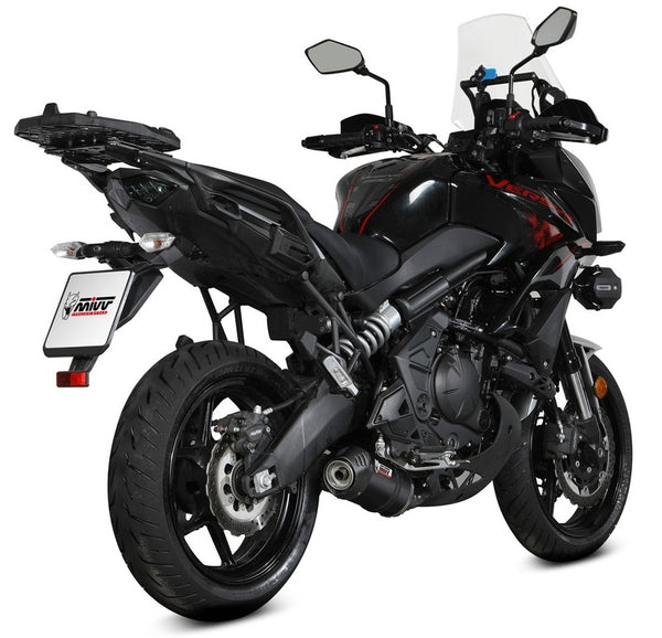 MIVV Silencer Oval K.055.LZC monterad på svart Kawasaki Versys motorcykel, bakifrån i vinkel. Perfekt för reservdelar och tillbehör.