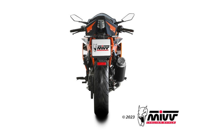 Bakre vy av KTM motorcykel med installerad MIVV GP Pro Silencer KT.030.L2P, visar racinginspirerad design och passform.