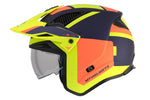 Sidovy av MT Helmets öppen hjälm District SV i neongul och orange med ventilationskåpor och justerbart visir. Säker och bekväm för motorcyklister.