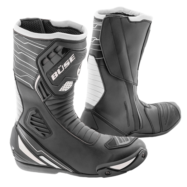 BÜSE Unisex Sport Mc-Stövlar Evo Svart/Vit med skyddande förstärkningar och sportig design. Perfekt för motorcyklister som söker säkerhet och komfort.